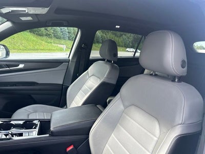 2024 Volkswagen Atlas Cross Sport 2.0T SEL R-Line